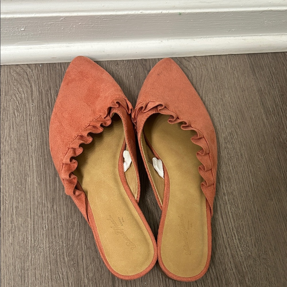Universal Thread Ruffle Mules